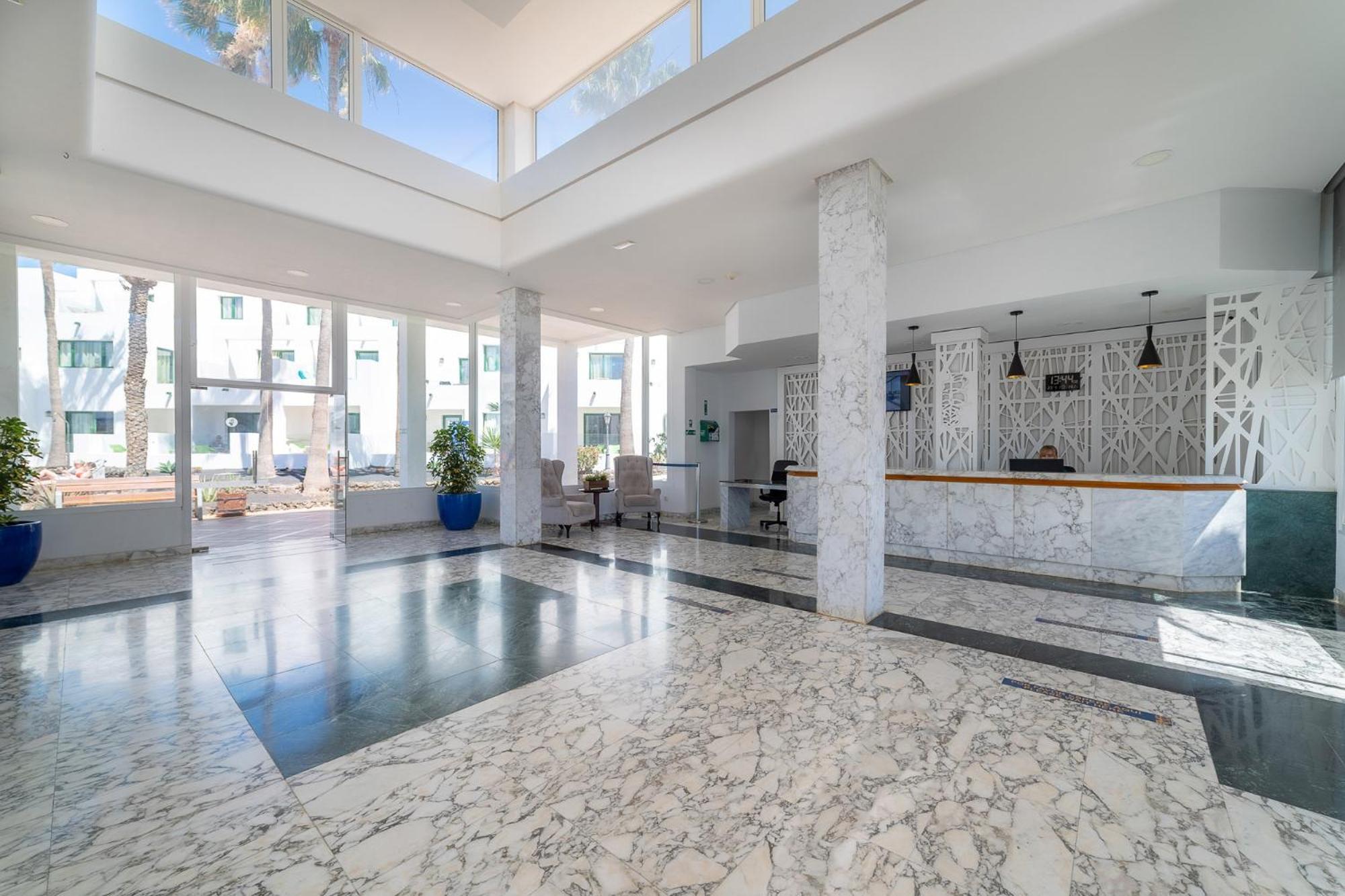 Apartamentos Galeon Playa Costa Teguise Kültér fotó